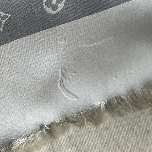 Louis Vuitton Silk Falling Monogram Stole - Picture 10 of 15